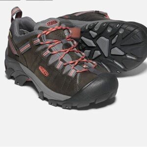 KEEN Women's Targhee 2 Low Height Waterproof Hiking Shoes  size 10.5